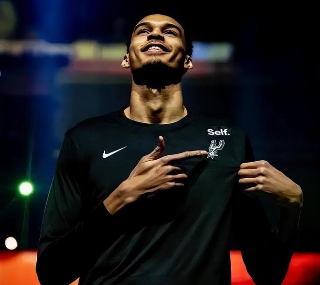 文班亚马爆发砍32+12+8助