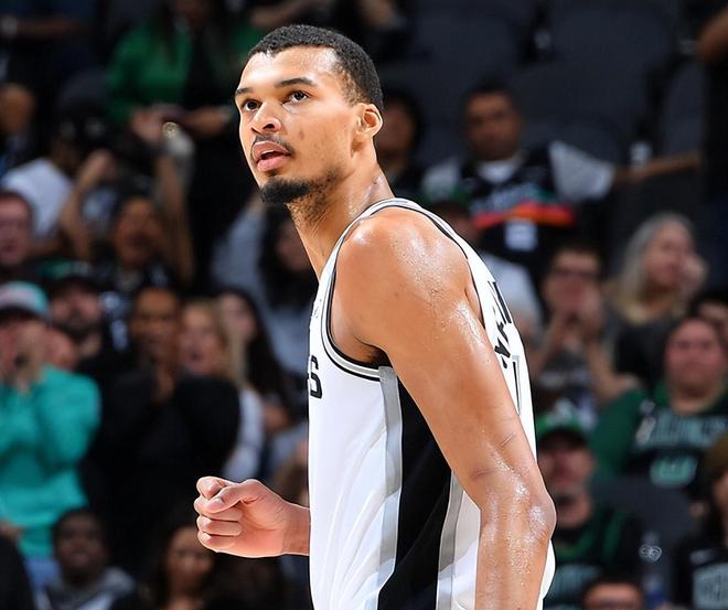 文班亚马爆发砍32+12+8助 马刺力克黄蜂