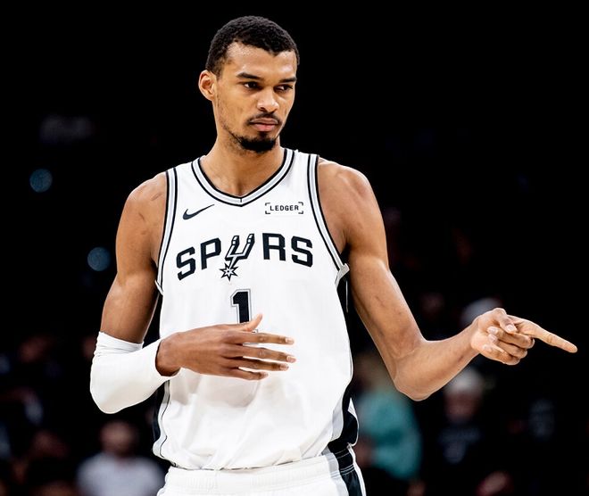 文班亚马爆发砍32+12+8助 马刺力克黄蜂