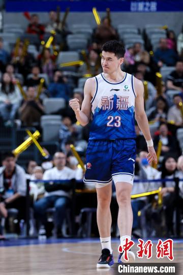 新疆男篮大胜吉林锁定季