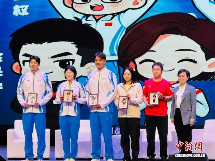 泳坛传奇现身宁波大学 拼搏精神激励学子逐梦